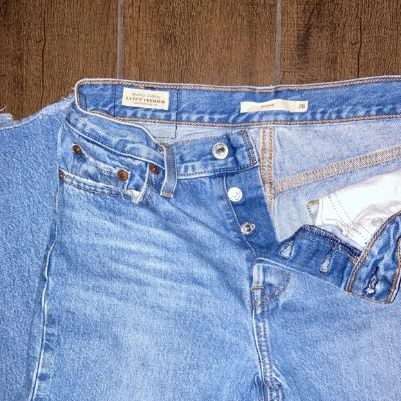 Levi’s wedgie fit jeans - size 26 - Picture 3 of 6
